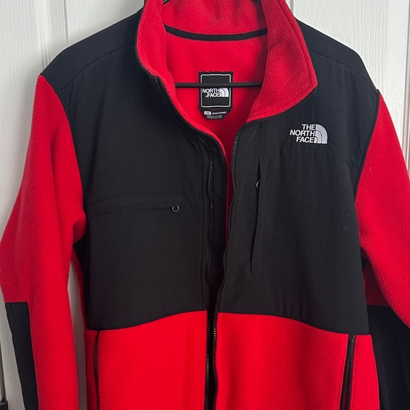 The North Face Men's Bold Red and Black Performance Jacket - Picture 4 of 6